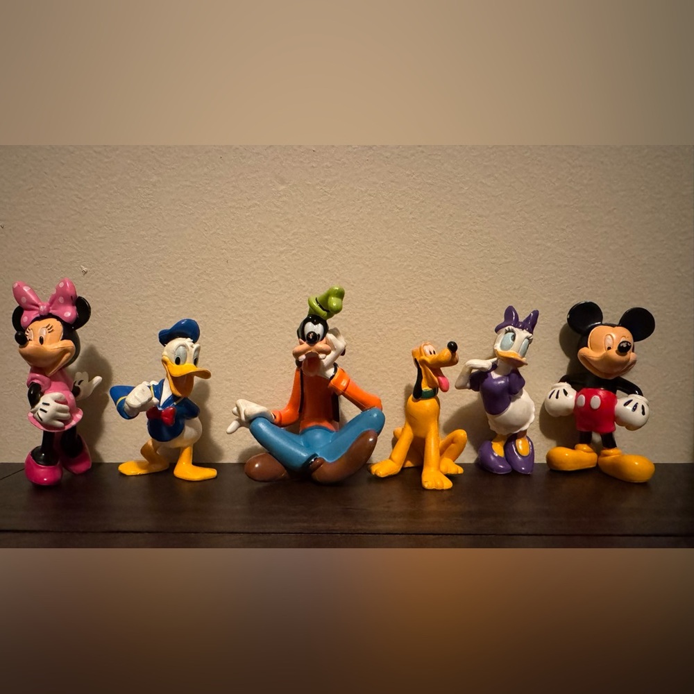 Disney Classic Characters Figurine Collection - Mickey, Minnie and crew